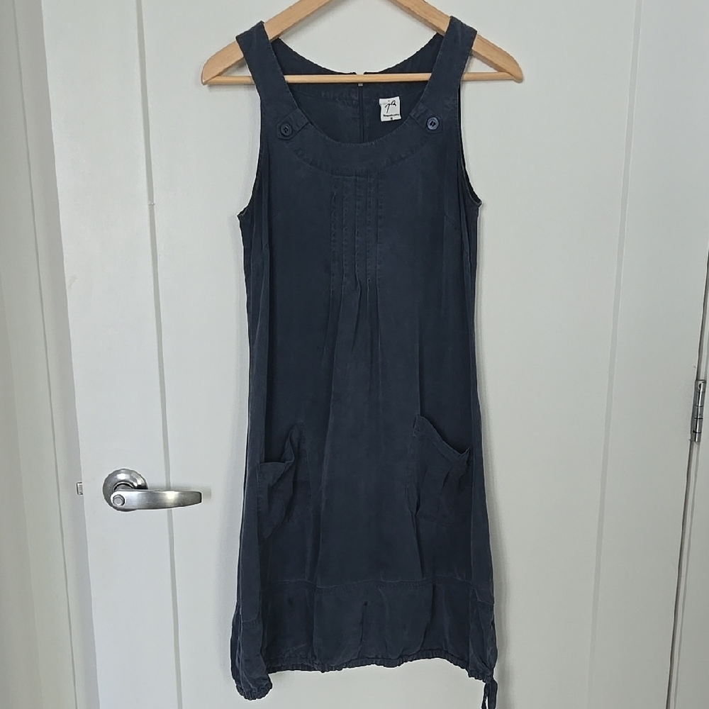 Chic Dark Blue Sleeveless Midi Dress